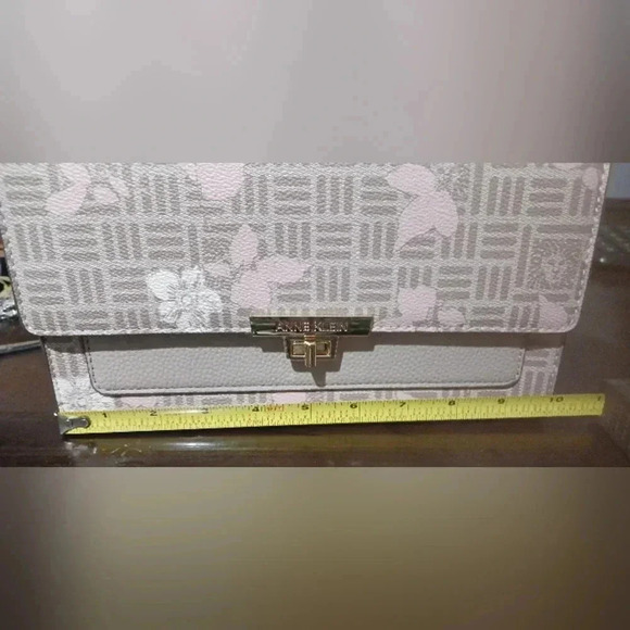 Anne Klein Shoulder Clutch. - Picture 6 of 8